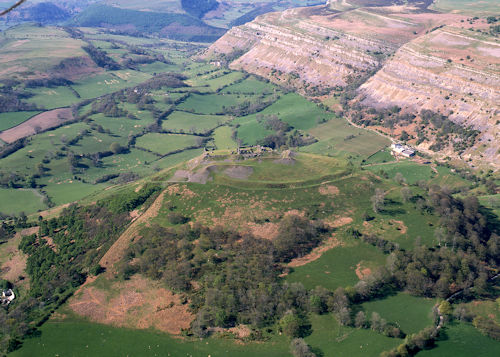 Castell Dinas Bran with its castle lying inside the ramparts of the earlier hillfort overlooks Llangollen (Denbighshire) in the Dee Valley (Image: Clwyd-Powys Archaeological Trust, 88-mc2-0014)