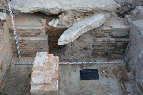 building remains in an archaeological trench